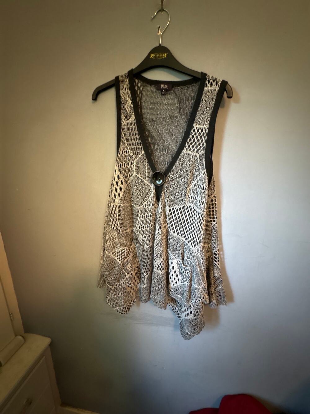 Lily Crochet Lace Vest Gray Black Trim Women’s Size M Read